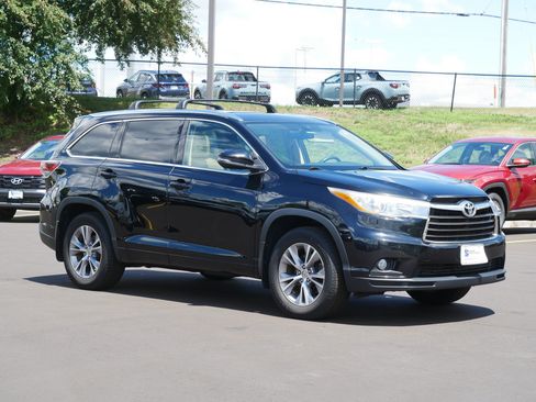 Used 2015 Toyota Highlander XLE AWD/4WD image 4