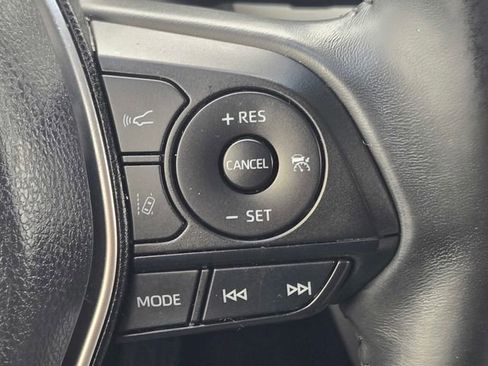 Used 2022 Toyota Venza LE image 25