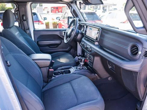 Used 2024 Jeep Wrangler Unlimited Rubicon 4xe image 17