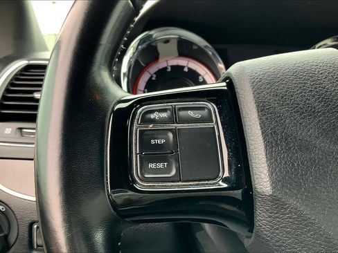 Used 2020 Dodge Grand Caravan SXT FWD image 21