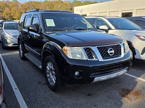 Used 2011 Nissan Pathfinder LE image 1