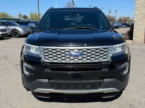 Used 2017 Ford Explorer Platinum image 2