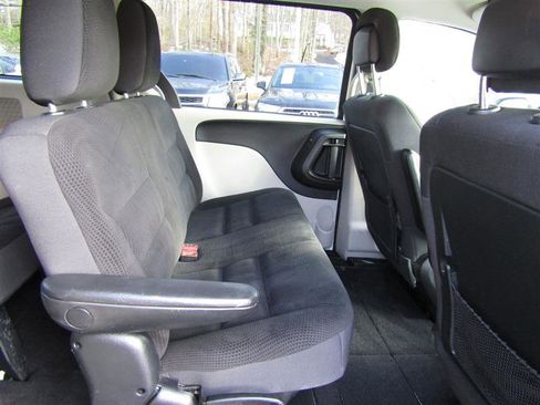 Used 2019 Dodge Grand Caravan SE w/ UConnect Hands-Free Group image 29