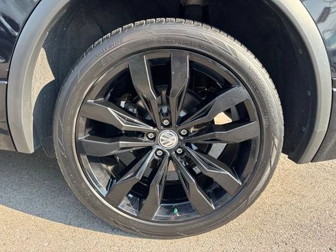 Used 2021 Volkswagen Tiguan SE R-Line AWD/4WD image 29