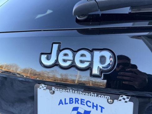 Used 2019 Jeep Grand Cherokee Overland image 40