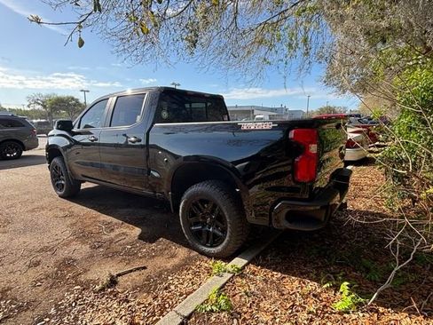 Used 2021 Chevrolet Silverado 1500 LT Trail Boss w/ Convenience Package II image 4