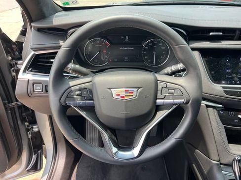 Used 2025 Cadillac XT6 Luxury FWD image 17