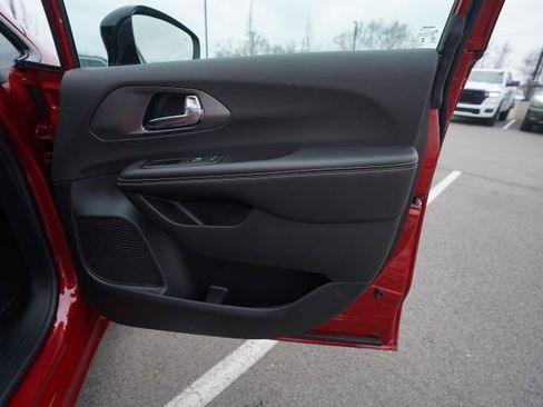 New 2026 Chrysler Pacifica Select image 21