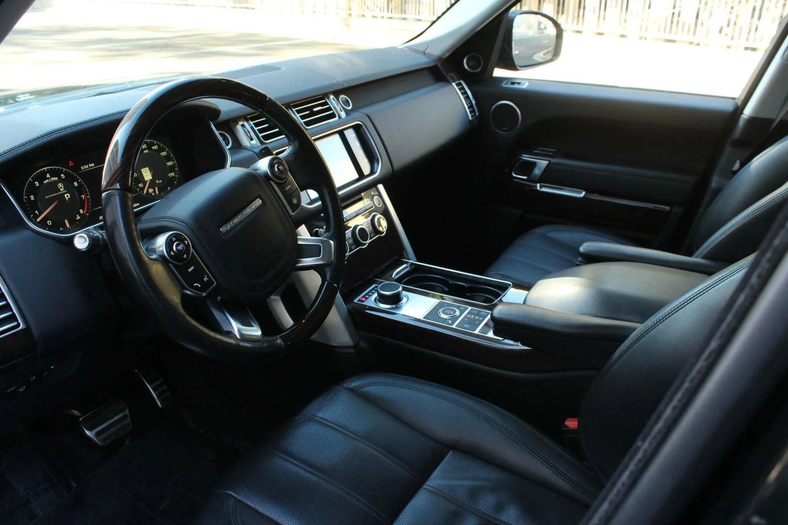 Used 2015 Land Rover Range Rover Supercharged AWD/4WD image 13