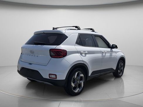Used 2022 Hyundai Venue SEL FWD image 8