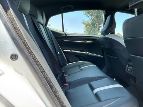 Used 2025 Toyota Camry SE FWD image 18