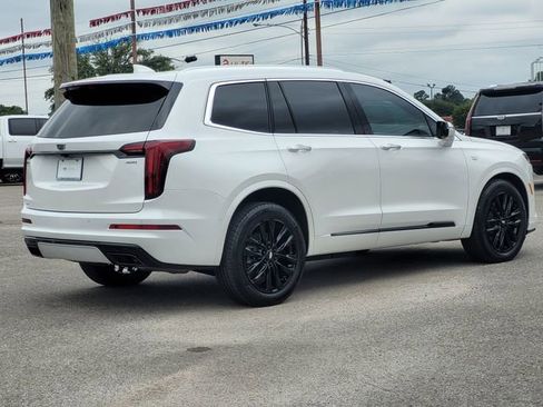 Used 2022 Cadillac XT6 Premium Luxury w/ Platinum Package AWD/4WD image 5
