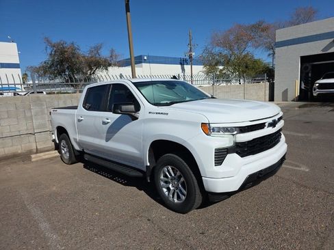 Used 2024 Chevrolet Silverado 1500 RST image 2