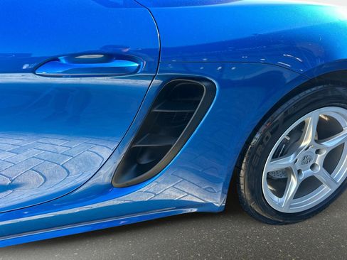 Used 2017 Porsche 718 Boxster image 16