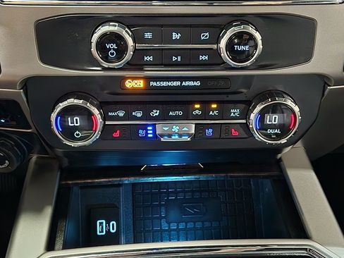 Used 2022 Ford F350 Lariat w/ Lariat Ultimate Package AWD/4WD image 39