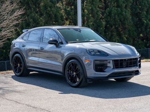 Certified 2024 Porsche Cayenne Turbo GT image 9