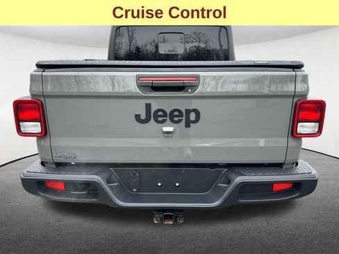 Used 2022 Jeep Gladiator Sport image 9