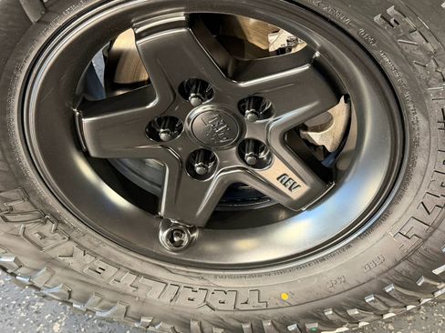 Used 2025 Jeep Gladiator Sport image 25