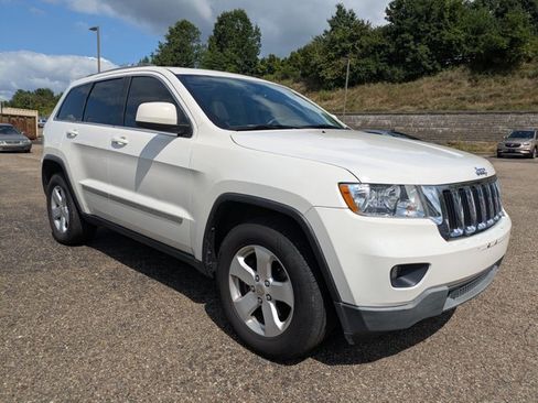 Used 2012 Jeep Grand Cherokee Laredo AWD/4WD image 3
