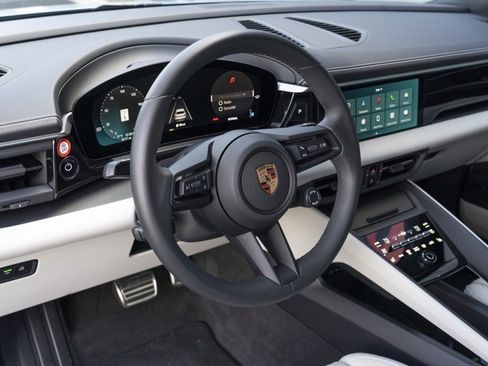 Used 2025 Porsche Macan 4S Electric image 16