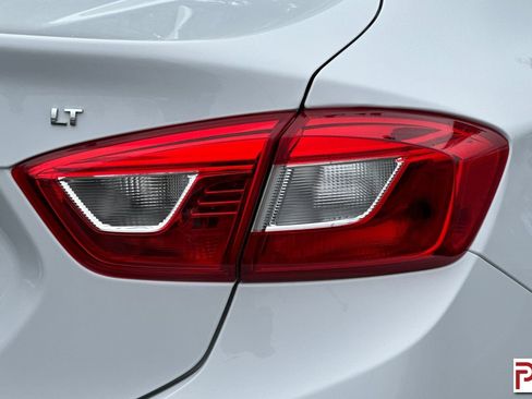 Used 2017 Chevrolet Cruze LT image 31