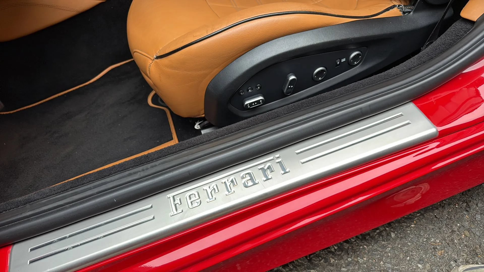 Used 2017 Ferrari California T RWD image 47
