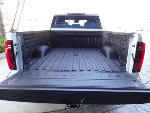 New 2026 GMC Sierra 2500 SLT AWD/4WD image 7