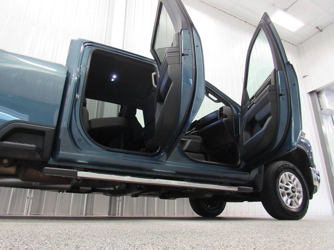 Used 2025 Chevrolet Silverado 2500 LT w/ Convenience Package AWD/4WD image 19