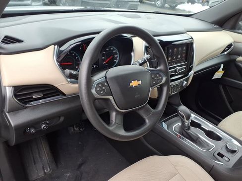 Used 2022 Chevrolet Traverse LS image 13