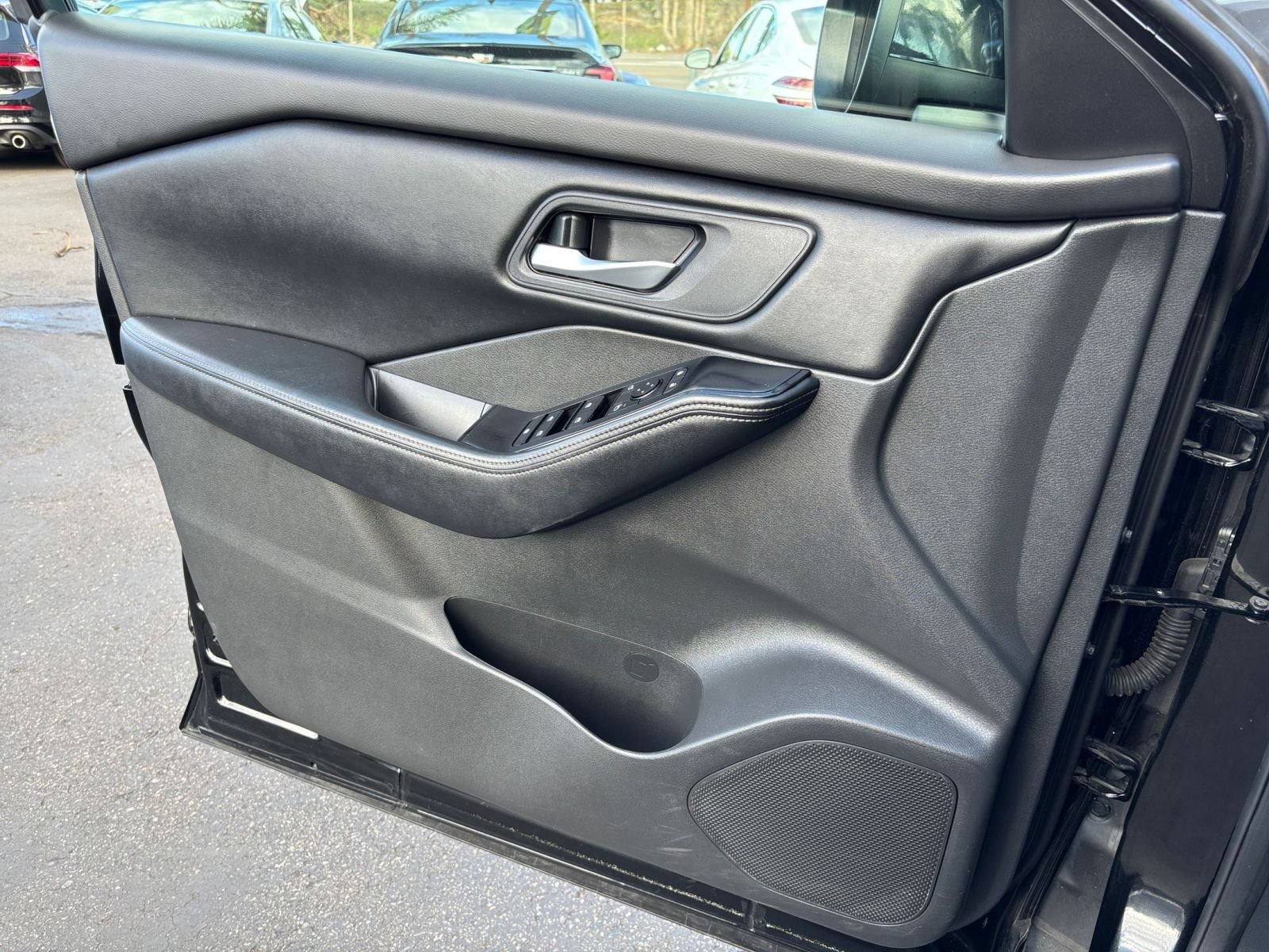 Used 2025 Nissan Rogue SV AWD/4WD image 18