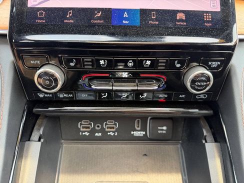 Used 2023 Jeep Grand Cherokee Summit AWD/4WD image 22