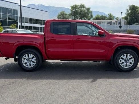 Used 2022 Nissan Frontier SV AWD/4WD image 2