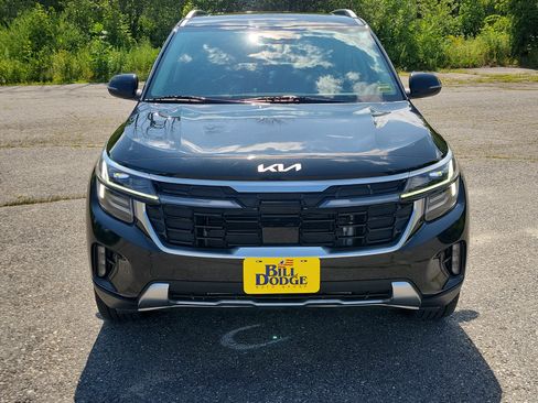 Used 2024 Kia Seltos SX w/ SX Sunroof Package AWD/4WD image 2