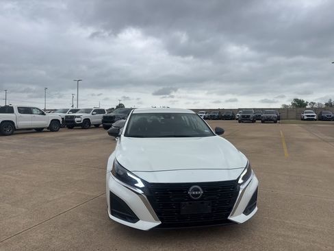 Certified 2025 Nissan Altima 2.5 SV image 3