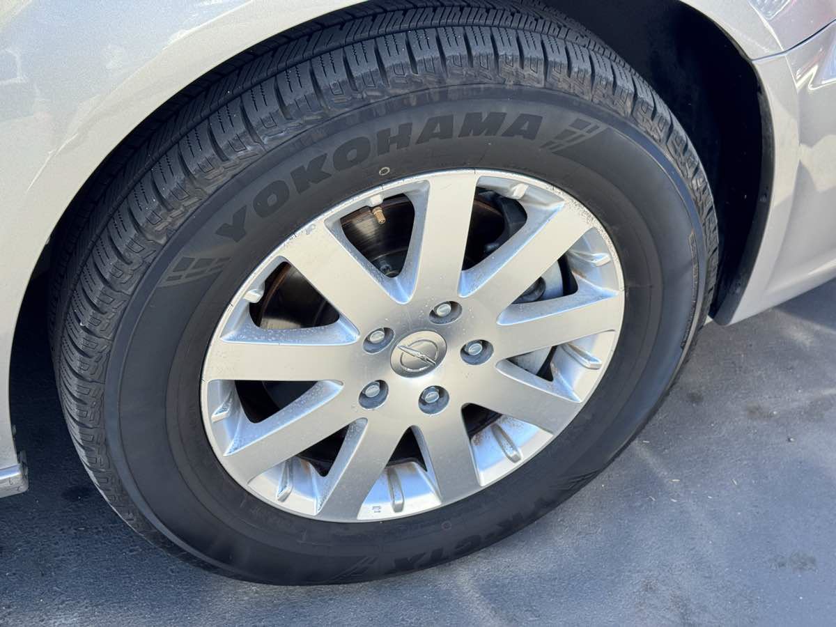 Used 2016 Chrysler Town & Country Touring FWD image 19