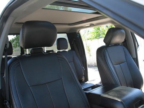 Used 2019 Ford F150 Lariat w/ Equipment Group 502A Luxury AWD/4WD image 25