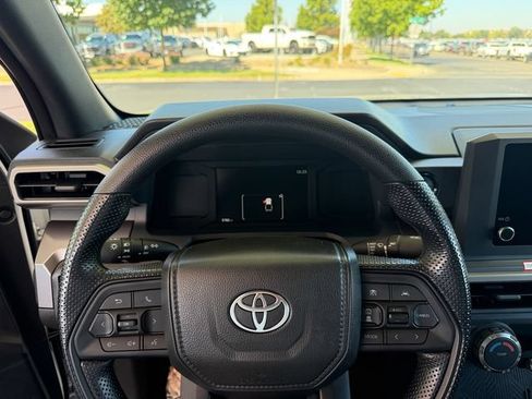 Used 2025 Toyota Tacoma SR5 AWD/4WD image 16