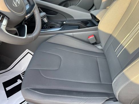 Used 2025 Hyundai Elantra Sport FWD image 21