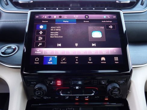 Used 2023 Jeep Grand Cherokee L Limited w/ Trailer Tow Group (B) image 19