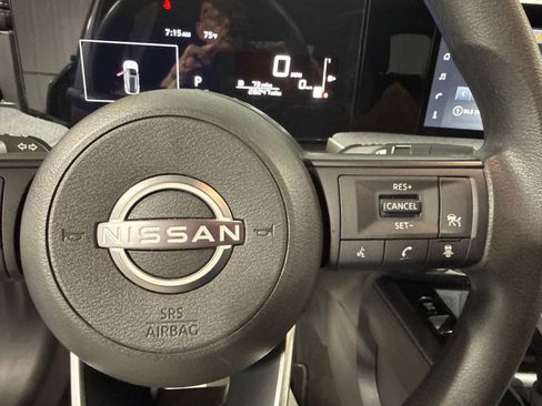 Used 2025 Nissan Kicks SV AWD/4WD image 30