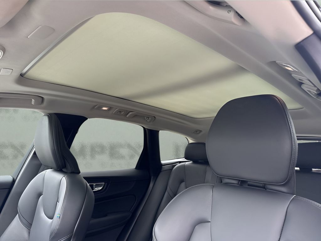 Used 2024 Volvo XC60 B5 Core AWD/4WD image 11