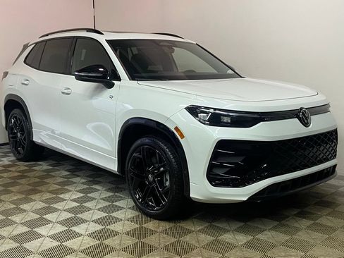 New 2026 Volkswagen Tiguan SE R-Line AWD/4WD image 1