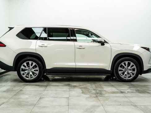 Used 2024 Toyota Grand Highlander AWD image 10