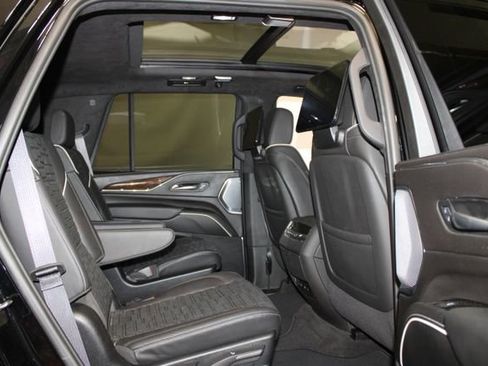 Certified 2024 Cadillac Escalade Sport Platinum w/ LPO, ONYX Package AWD/4WD image 14