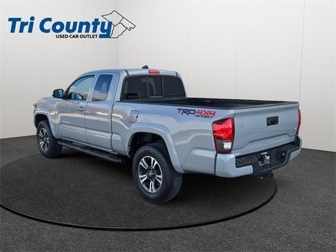 Used 2019 Toyota Tacoma TRD Sport image 6