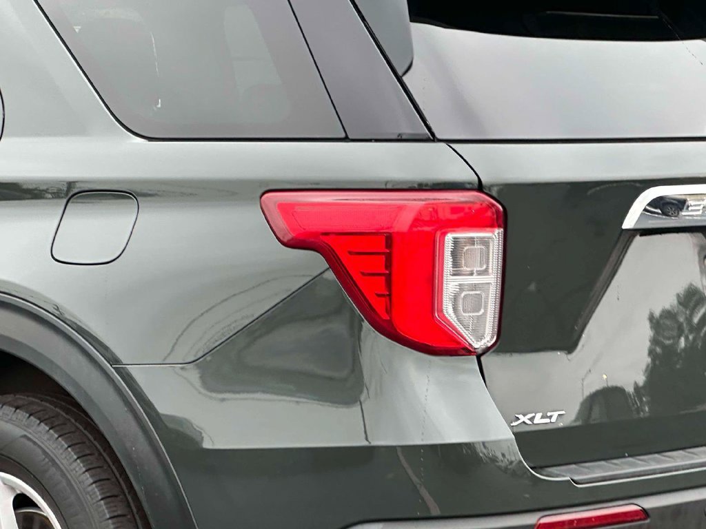 Used 2023 Ford Explorer XLT w/ Equipment Group 202A AWD/4WD image 9