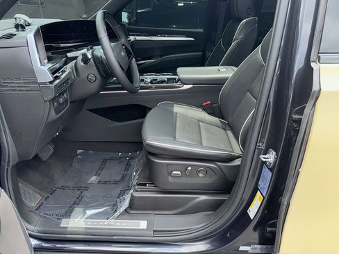 Used 2025 Cadillac Escalade Premium Luxury AWD/4WD image 13
