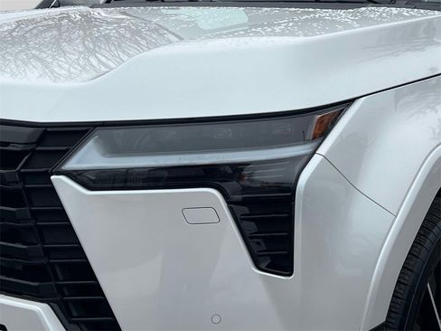 Certified 2025 Lexus GX 550 w/ Accessory Package (2T) image 8