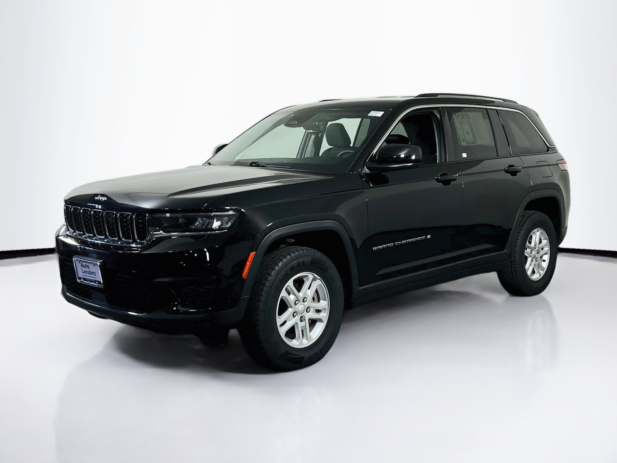 Used 2023 Jeep Grand Cherokee Laredo w/ Luxury Tech Group I AWD/4WD image 1