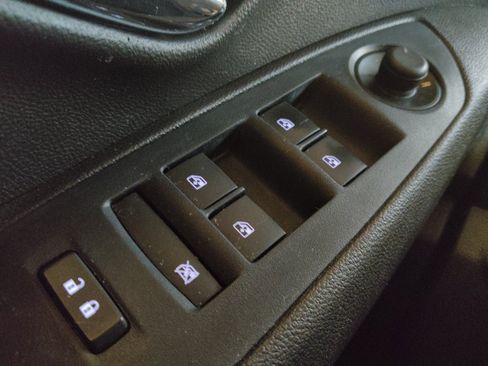 Used 2020 Chevrolet Trax LT FWD image 27